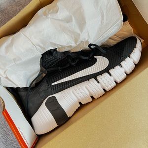 Nike Free Metcon 3 - NWT!!